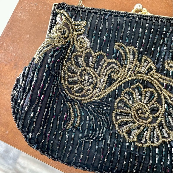 SOLD Vintage La Regale Black Beaded Evening Bag Gold Bead Detailing + Chain - Picture 4 of 16